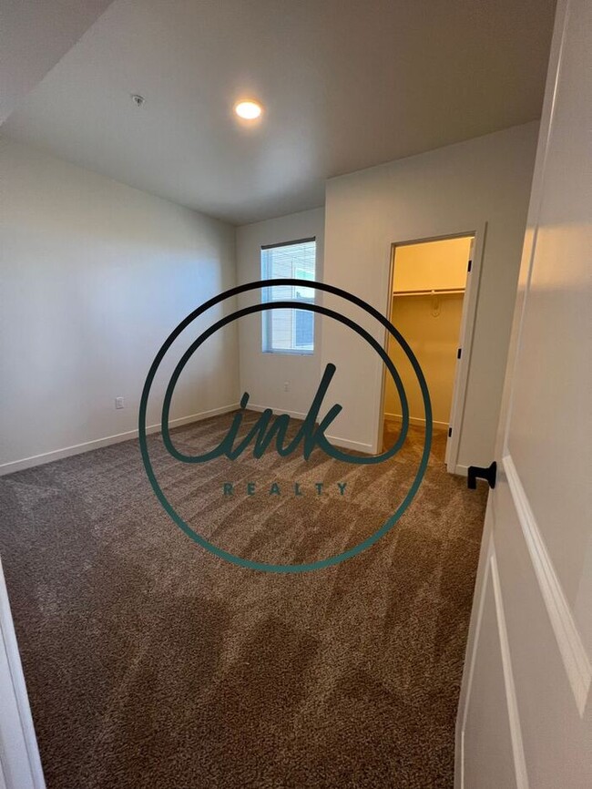 Building Photo - Modern living apartments~