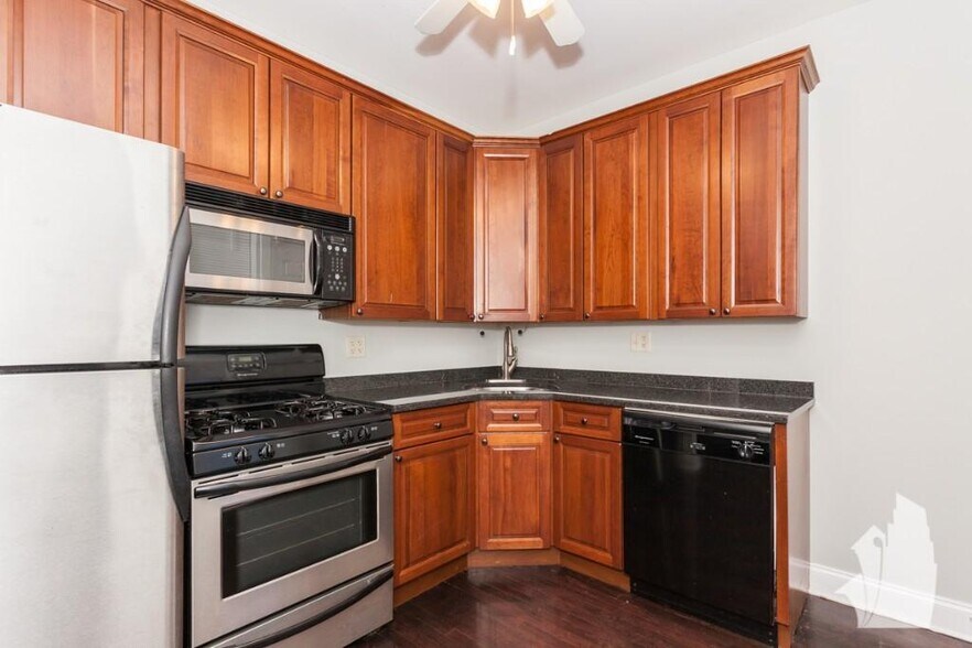 Building Photo - 4810 N Paulina St