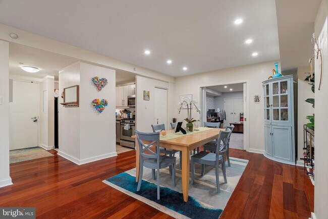 Building Photo - 219 S 18th St