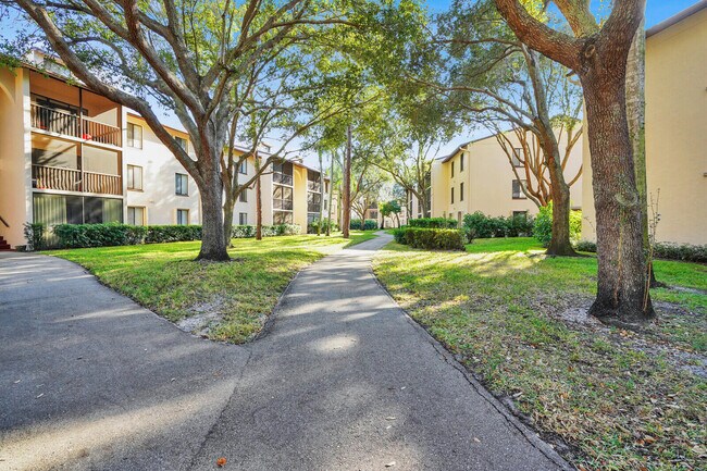 Building Photo - 206 Foxtail Dr