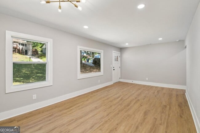 Building Photo - 2909 Diana Dr SW