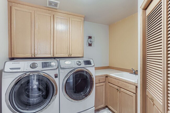 Building Photo - 5bd/2.5ba Sammamish House