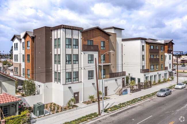 Primary Photo - Residences at Main
