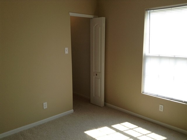 Building Photo - 9217 Middlebury Way