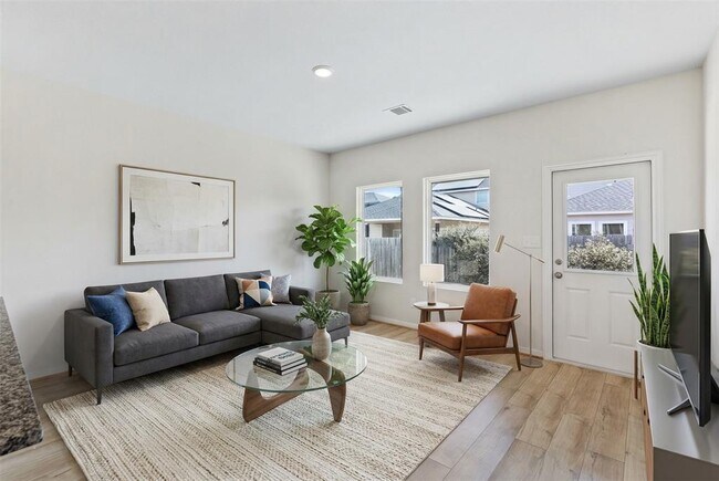 Building Photo - 316 LT Rusty Dr