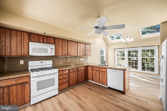 Building Photo - 401 Alderbrook Dr