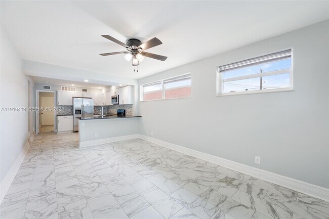 Building Photo - 112 Milton St