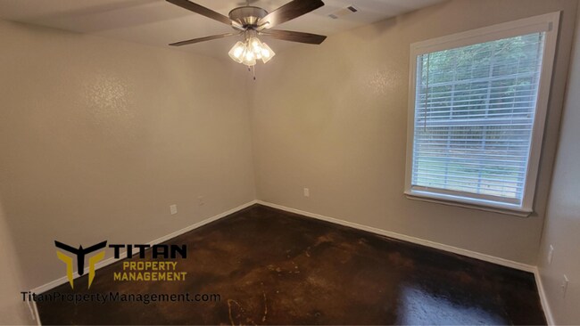 Building Photo - 3bed/ 2 bath home