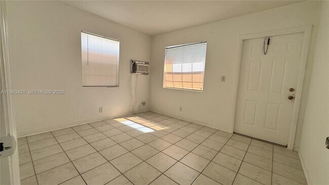 Building Photo - 800 SE 15th St