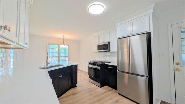 Building Photo - 253 Hampton Park Dr