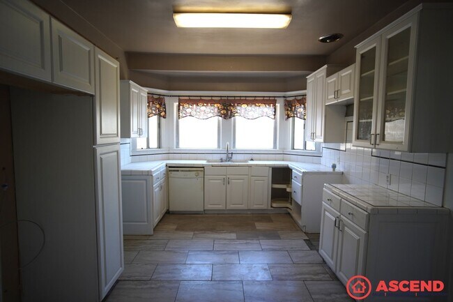 Building Photo - Charming 3BR/2BA Home in the Heart of Downtown Bakersfield