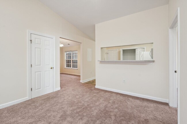 Building Photo - 1 Bedroom + 1 Full Bathroom Available at 3...