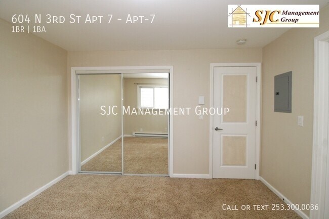 Building Photo - 604 N 3rd St