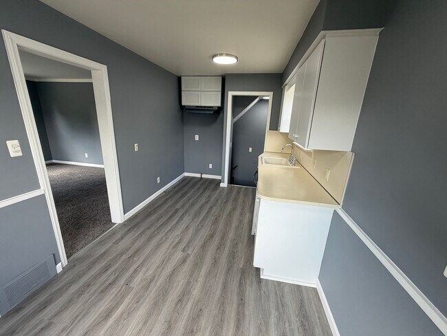 Building Photo - 3bd Bungalow w/basement