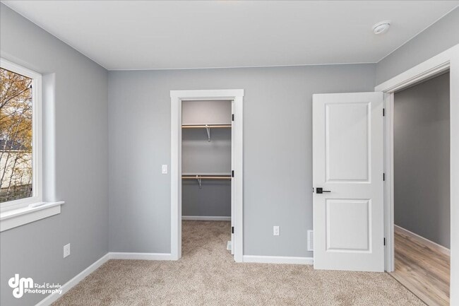 Building Photo - 550 W Galway Dr