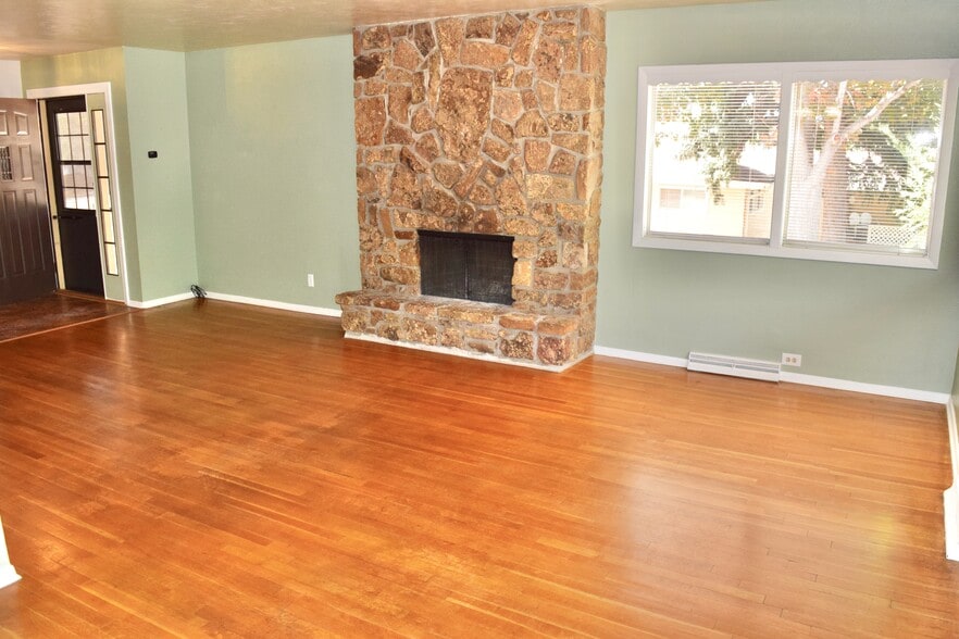 Building Photo - 3845 Linda Vista Ln