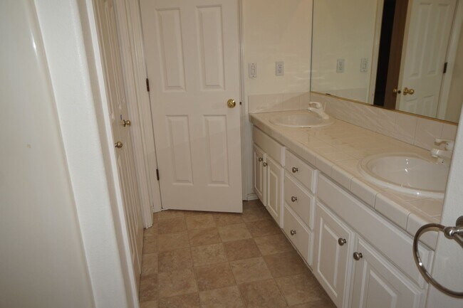 Building Photo - NW Portland Forest Heights Beauty. Flat backyard!