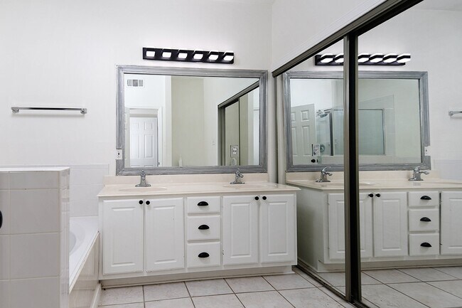 Building Photo - 35 S Avonlea Cir
