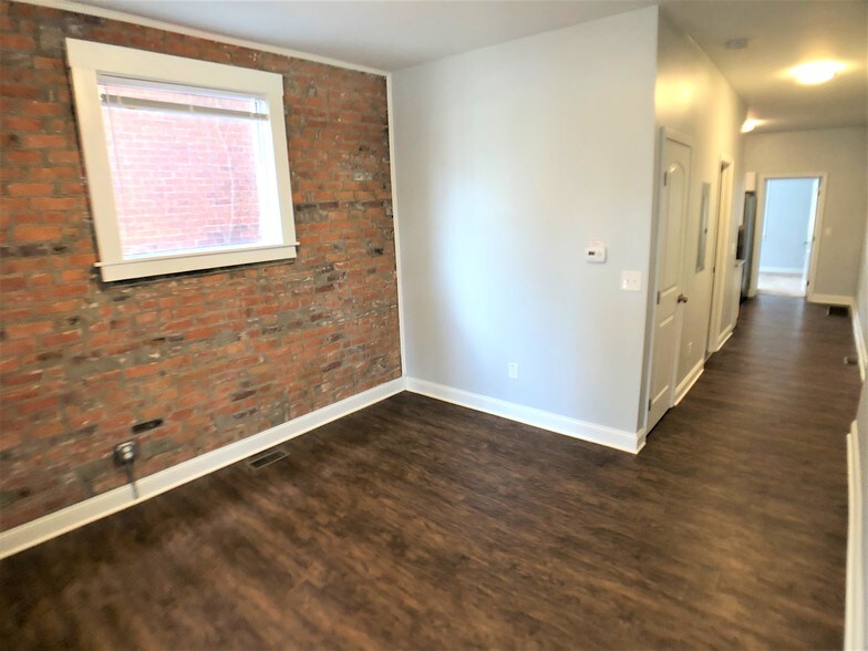 Building Photo - 71 E Gates St