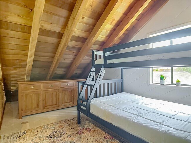 Building Photo - 4661 SW 7th Avenue Rd