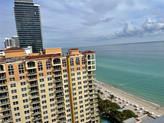 Building Photo - 3140 S Ocean Dr