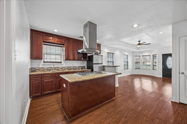 Building Photo - 708 E 32nd St