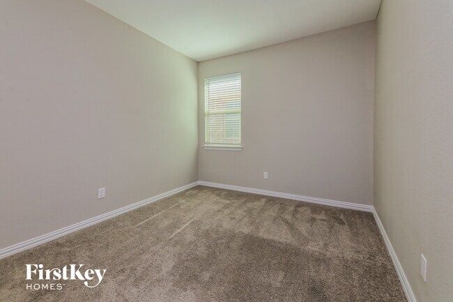 Building Photo - 2144 Clarion Dr