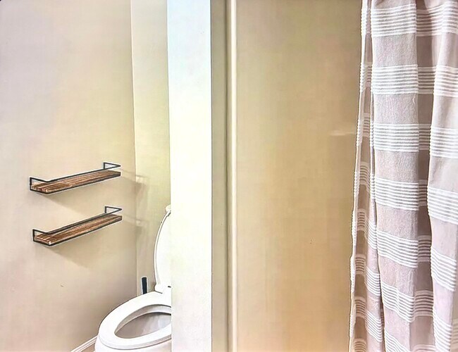 Building Photo - 165 Walton Ave