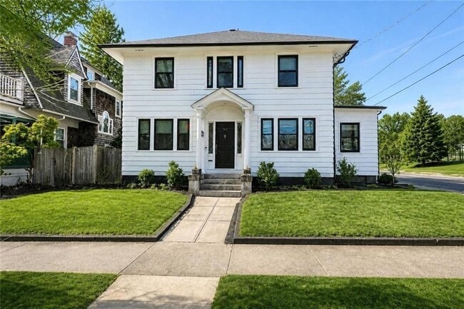 Building Photo - 310 Elmgrove Ave