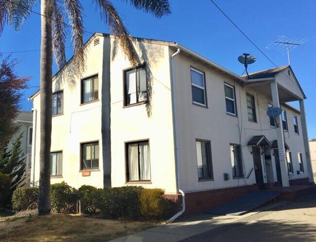 Building Photo - 2Bed - Sunny apartment right at El Cerrito...