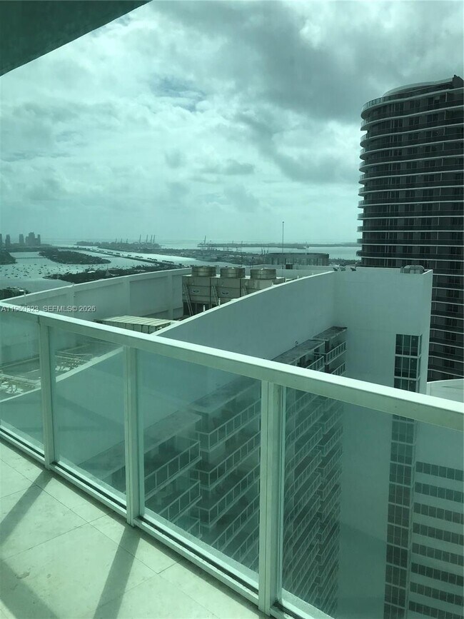 Building Photo - 1900 N Bayshore Dr