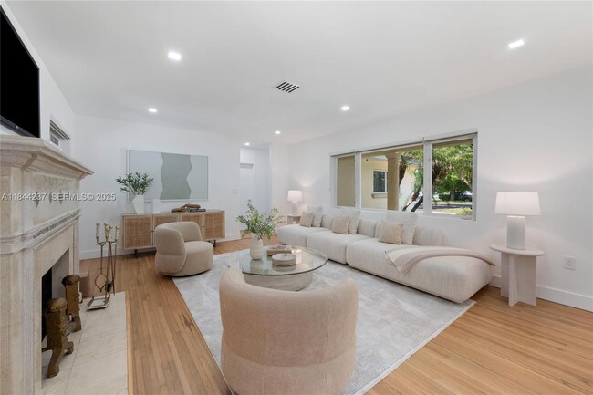 Building Photo - 5211 Granada Blvd