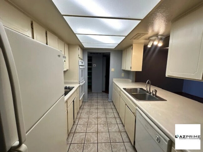 Building Photo - Very big home for you