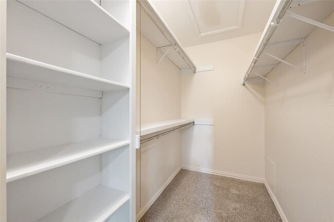 Building Photo - 6903 Woodhue Dr