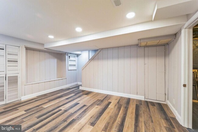 Building Photo - 4011 Mortimer Ave