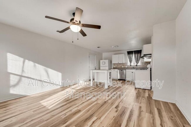 Building Photo - 1303 S Medora St