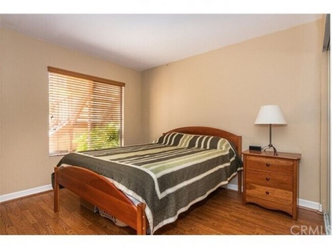 Building Photo - RB 1 Br 1 Bath Granite Kitchen Luxury Condo $2400 Avail July 1st