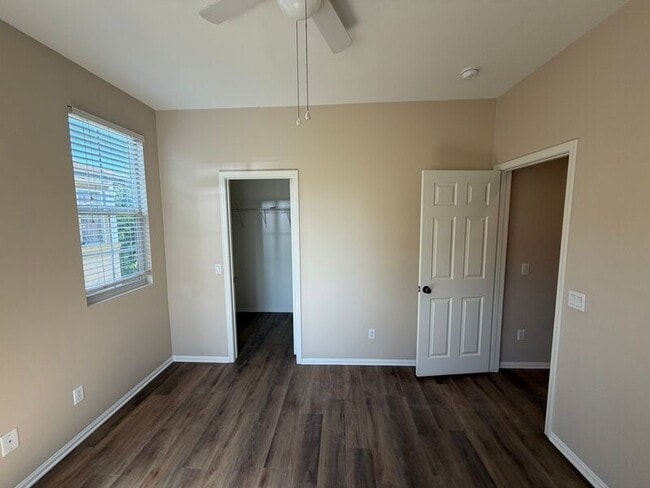 Building Photo - 40184 Annapolis Dr