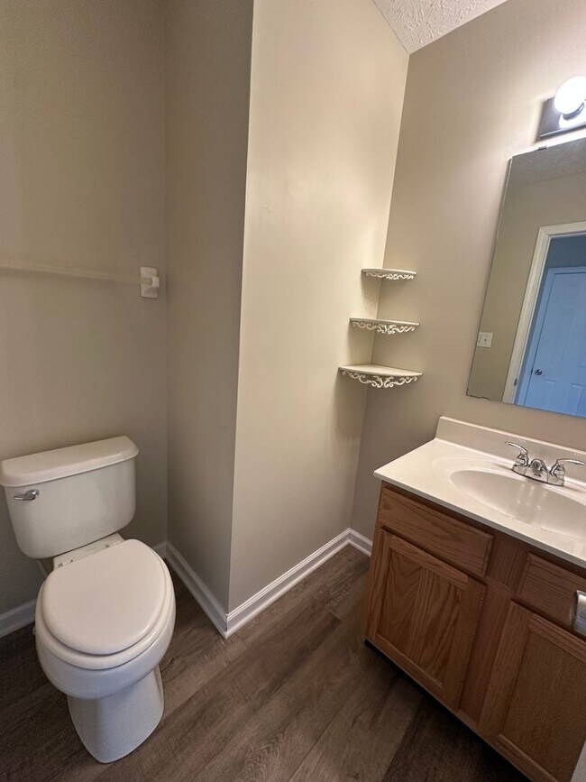 Building Photo - 4BR / 2BA Home in Middletown with Two Car Garage For Rent!