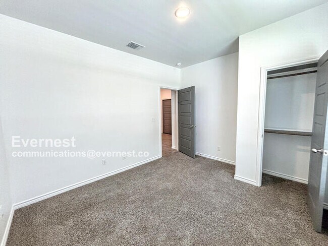 Building Photo - 718 Freedom Cir