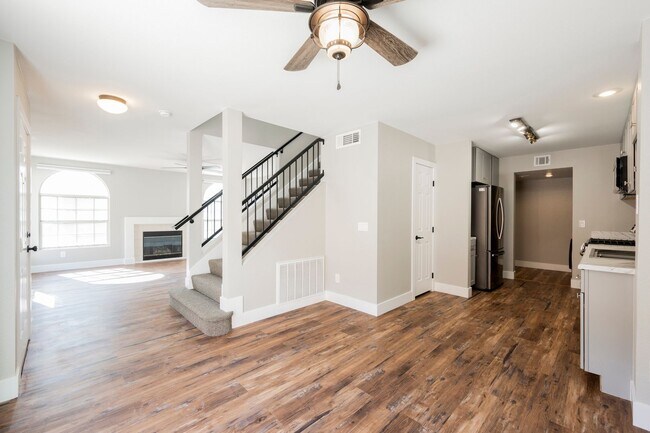 Building Photo - Fully Remodeled 3-Bedroom Townhome