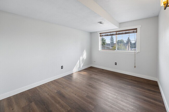 Building Photo - 3417 E 36th Ave