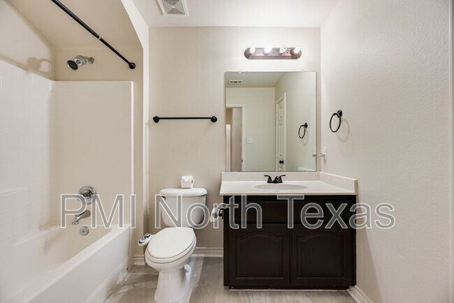 Building Photo - 3394 Overhill Dr