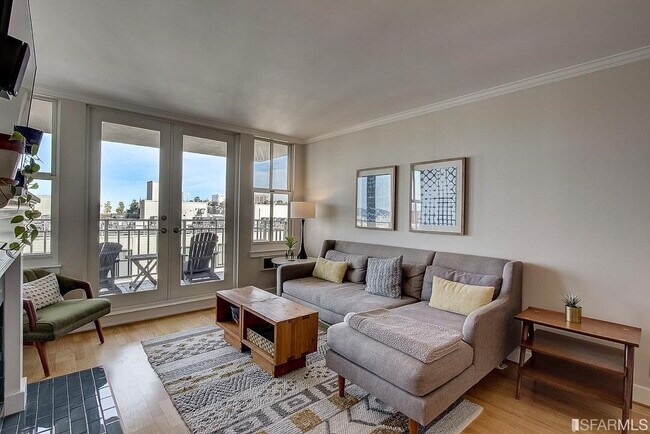 Building Photo - San Francisco Living at Its Finest 1BR/1BA w/ Parking & In-Unit Laundry
