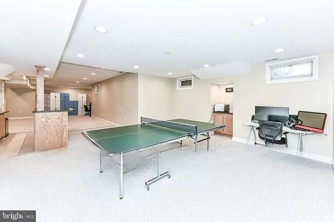Building Photo - 1088 Safa St