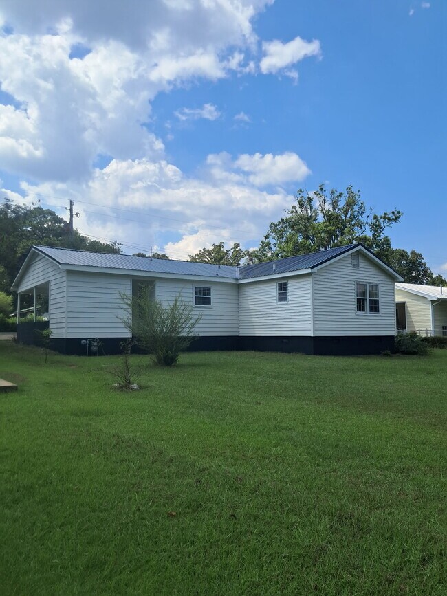 Building Photo - 806 Miller Ave