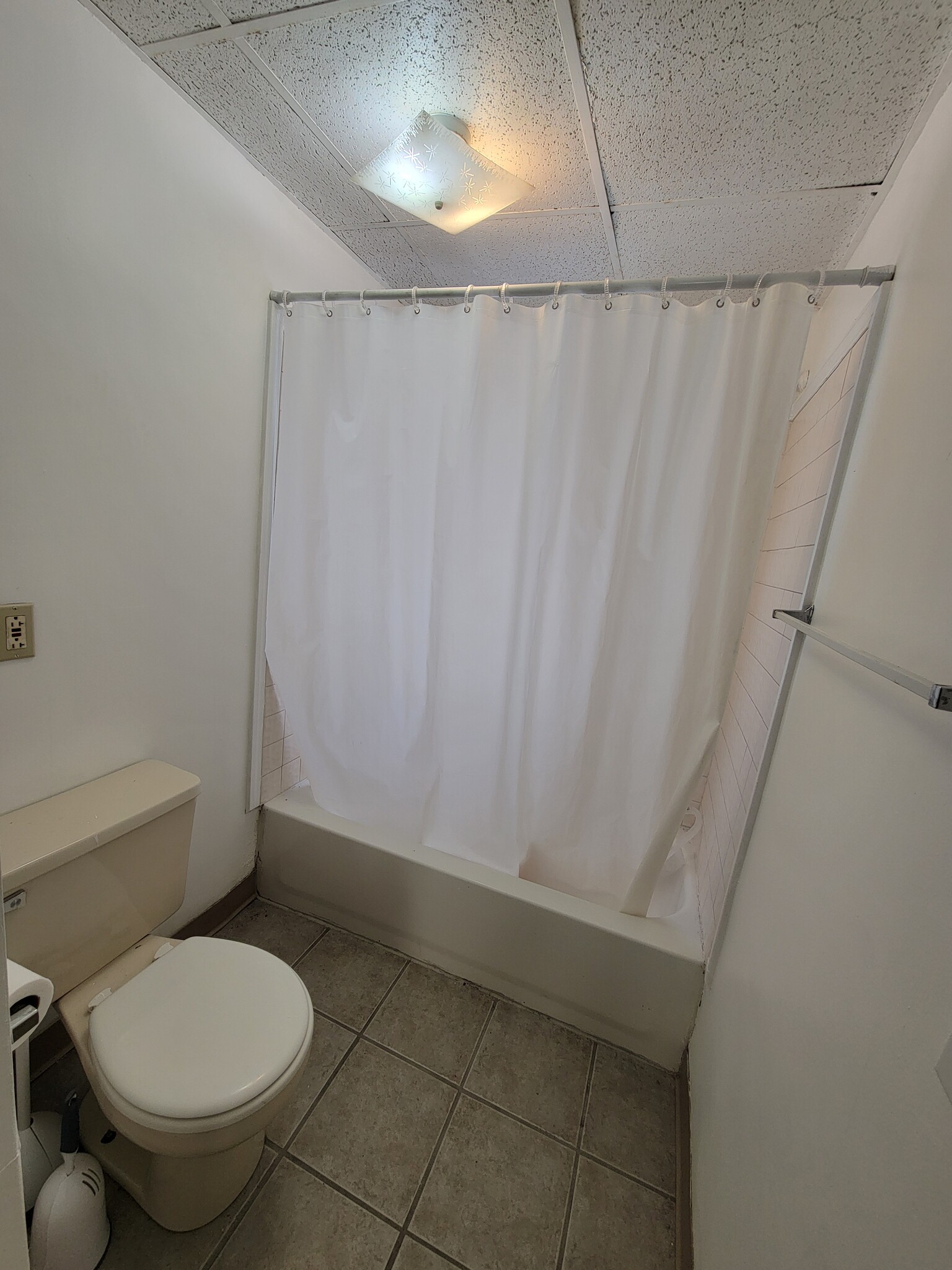 Full bath with tub and shower - 114 Roser St