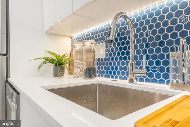 Building Photo - 1131-39 N Front St