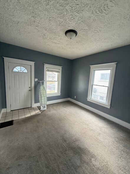 Building Photo - 1102 S 7th St