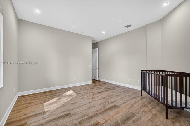 Building Photo - 18369 Mellen Ln